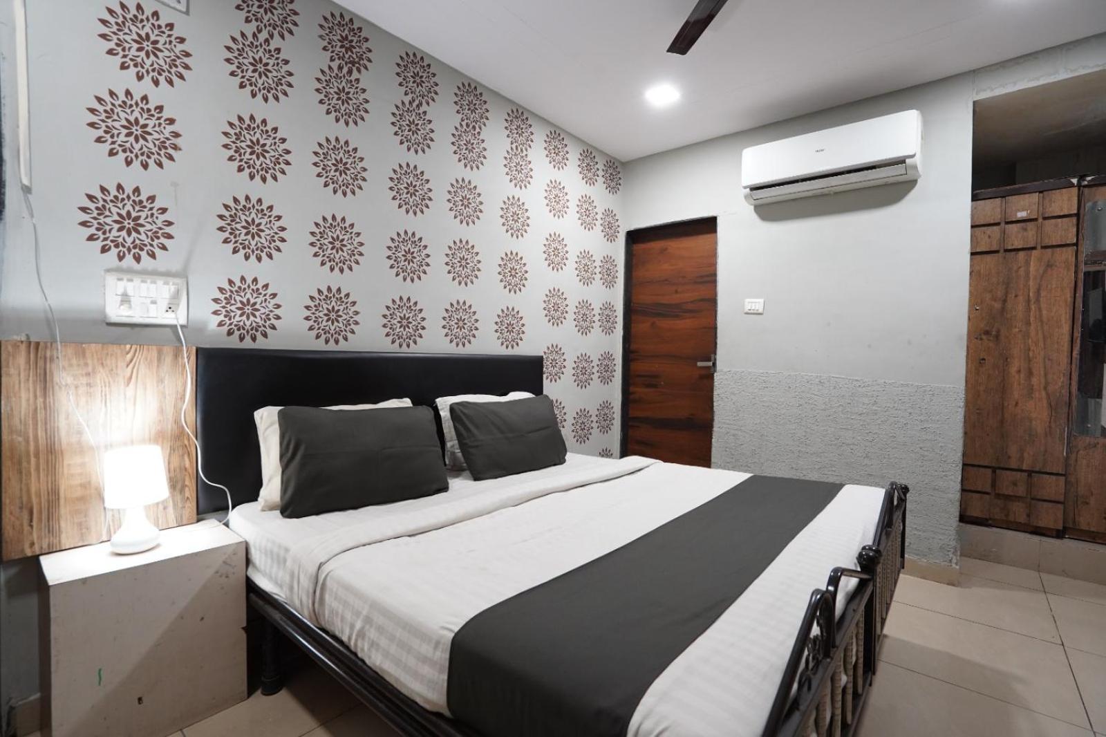 Hotel Sai Inn, Ahmedabad Airport Exterior photo